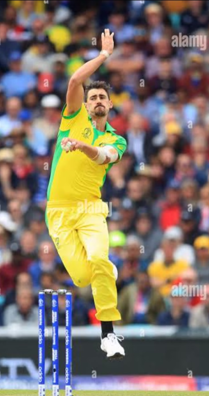 can Mitchell starc bowl with both hands