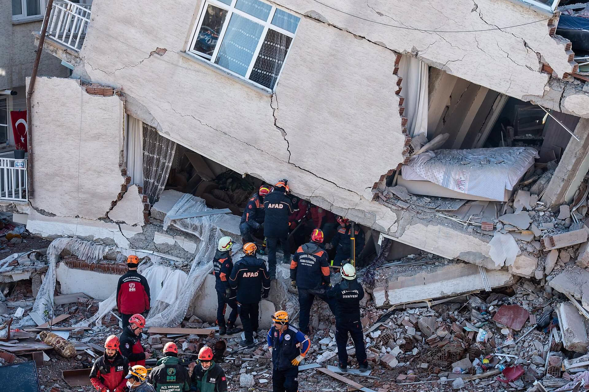 how to check earthquake near me