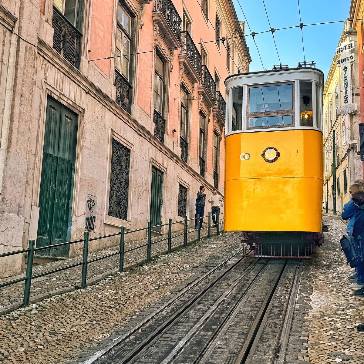 What the lisbon funicular or tram