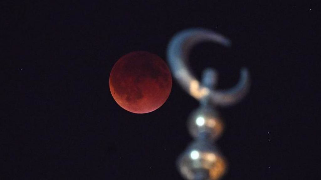 blood moon total lunar eclipse tonight bc